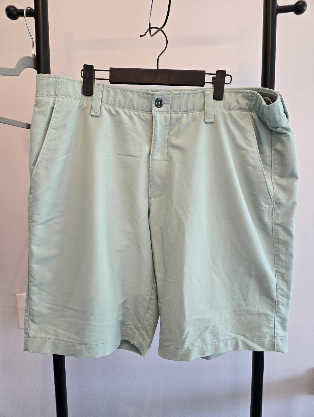 Under Armour Men’s Golf Shorts Size 40 Mint Green HeatGear Loose Fit